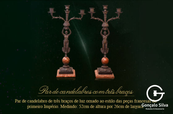 PAR DE CANDELABROS COM TRÊS BRAÇAS
