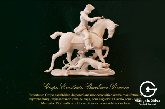 GRUPO ESCULTÓRICO DE PORCELANA BRANCA