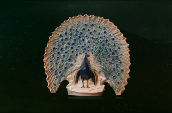 PAVÃO EM PORCELANA