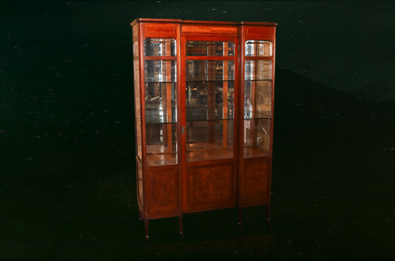 VITRINE EM MADEIRA NOBRE