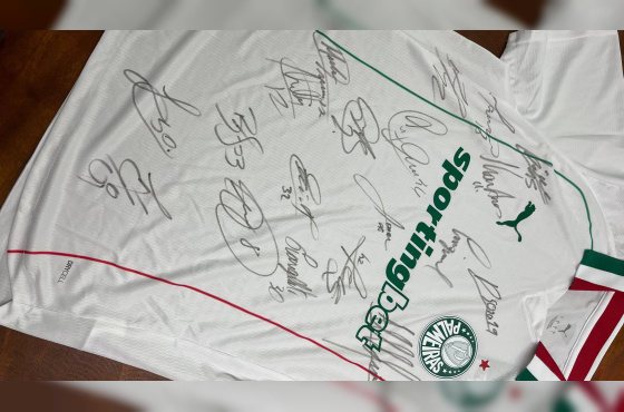 Camiseta do Palmeiras autografada pelo elenco