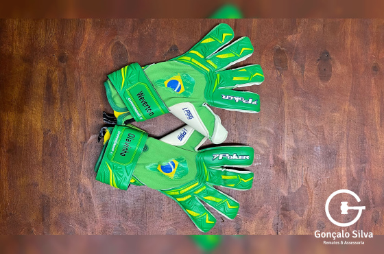 Par de luvas utilizadas por Weverton jogo Brasilx Egito (preparação da Copa)