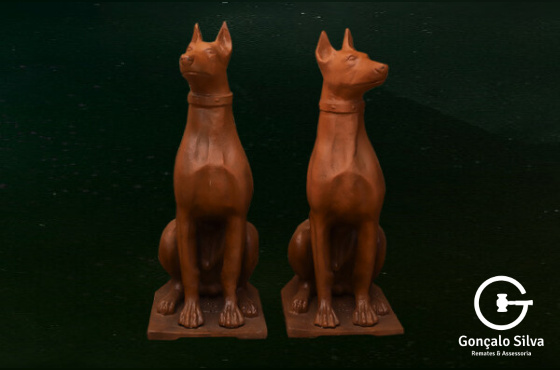 PAR DE CACHORROS DOBERMAN EM FERRO