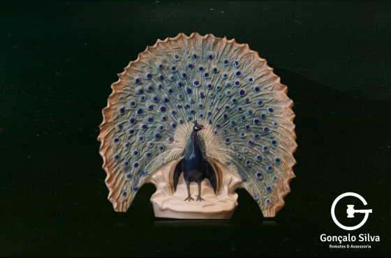PAVÃO EM PORCELANA